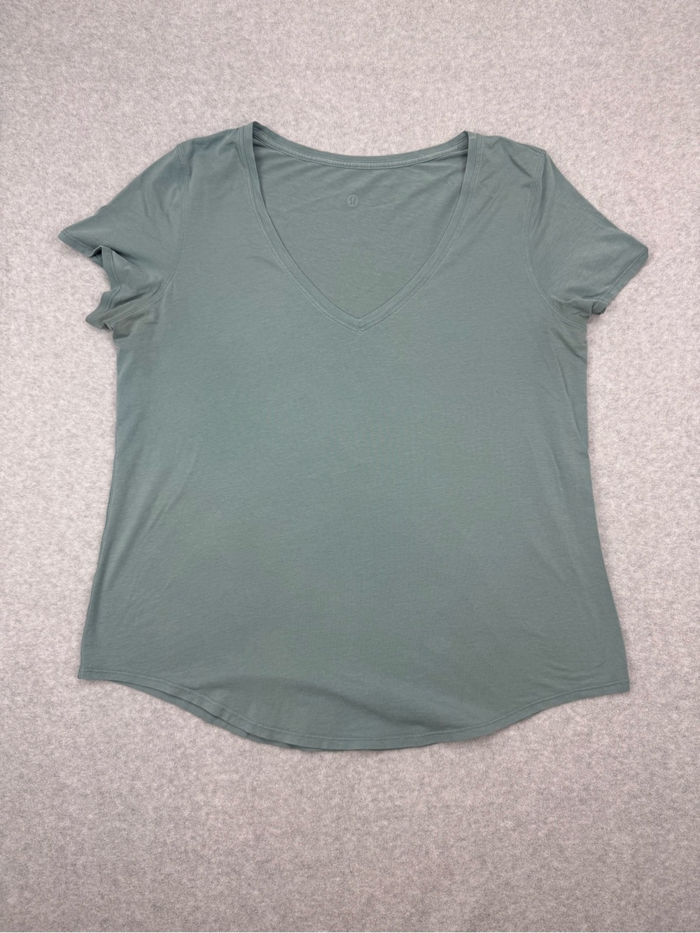 Lululemon Love Tee V Grey Sage Green Women’s Short Sleeve V Neck Shirt